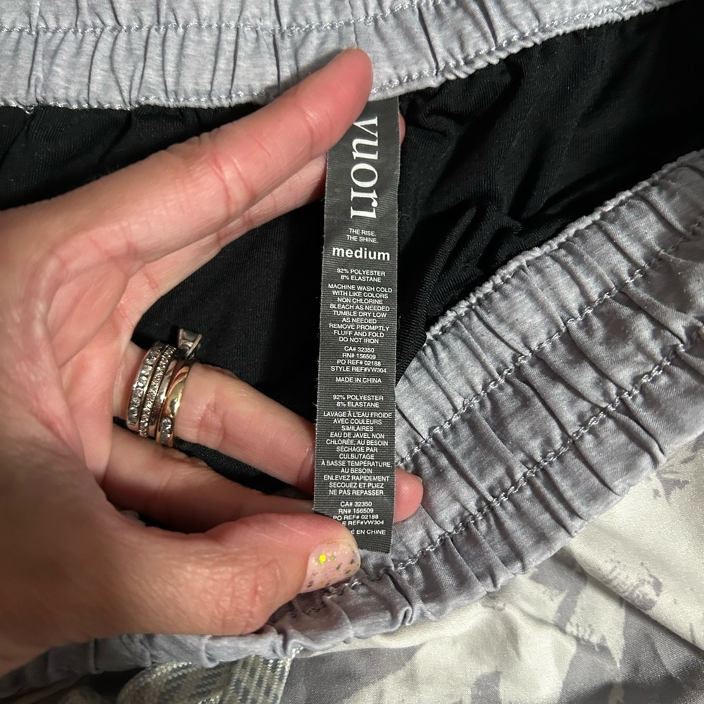 Vuori Clementine Light Gray & White Floral Athletic Shorts - Picture 3 of 3